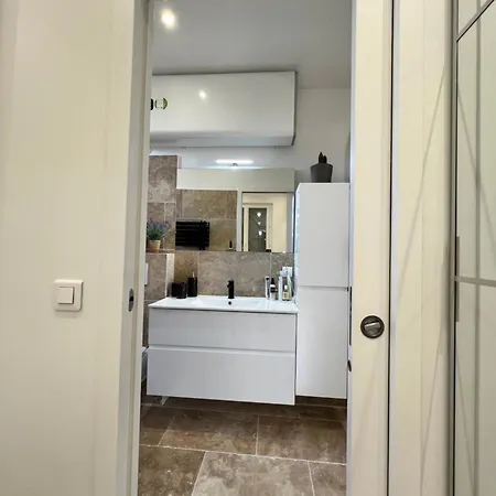 Breathtaking Mediterranean Views From Renovated Cosy Nest, Walk To Portissol And Port Sanary-sur-Mer
