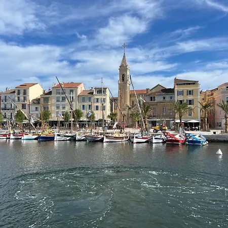 Breathtaking Mediterranean Views From Renovated Cosy Nest, Walk To Portissol And Port Lejlighed
