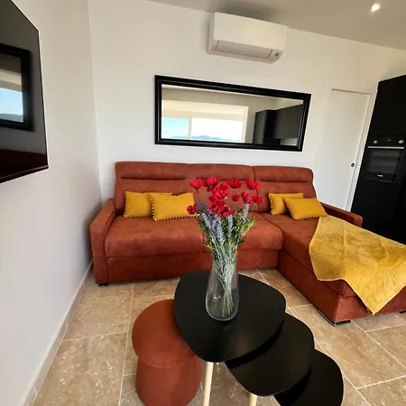 Breathtaking Mediterranean Views From Renovated Cosy Nest, Walk To Portissol And Port Lejlighed Sanary-sur-Mer