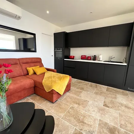 Breathtaking Mediterranean Views From Renovated Cosy Nest, Walk To Portissol And Port Lejlighed Sanary-sur-Mer