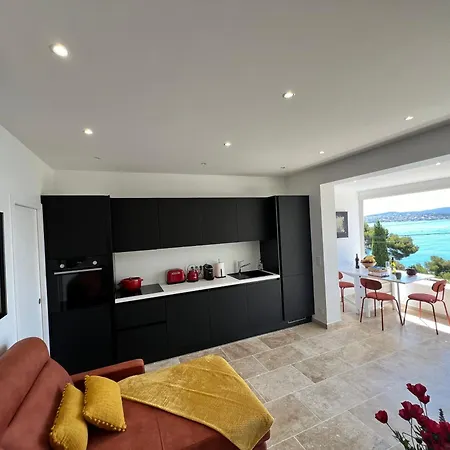 Breathtaking Mediterranean Views From Renovated Cosy Nest, Walk To Portissol And Port *