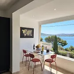 Apartment Breathtaking Mediterranean Views From Renovated Cosy Nest, Walk To Portissol And Port Sanary-sur-Mer