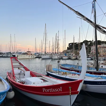 アパート Breathtaking Mediterranean Views From Renovated Cosy Nest, Walk To Portissol And Port サナリー・シュル・メール