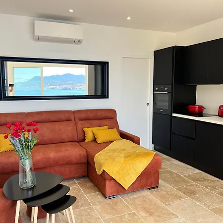 Breathtaking Mediterranean Views From Renovated Cosy Nest, Walk To Portissol And Port *
