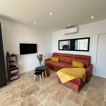 Breathtaking Mediterranean Views From Renovated Cosy Nest, Walk To Portissol And Port アパート